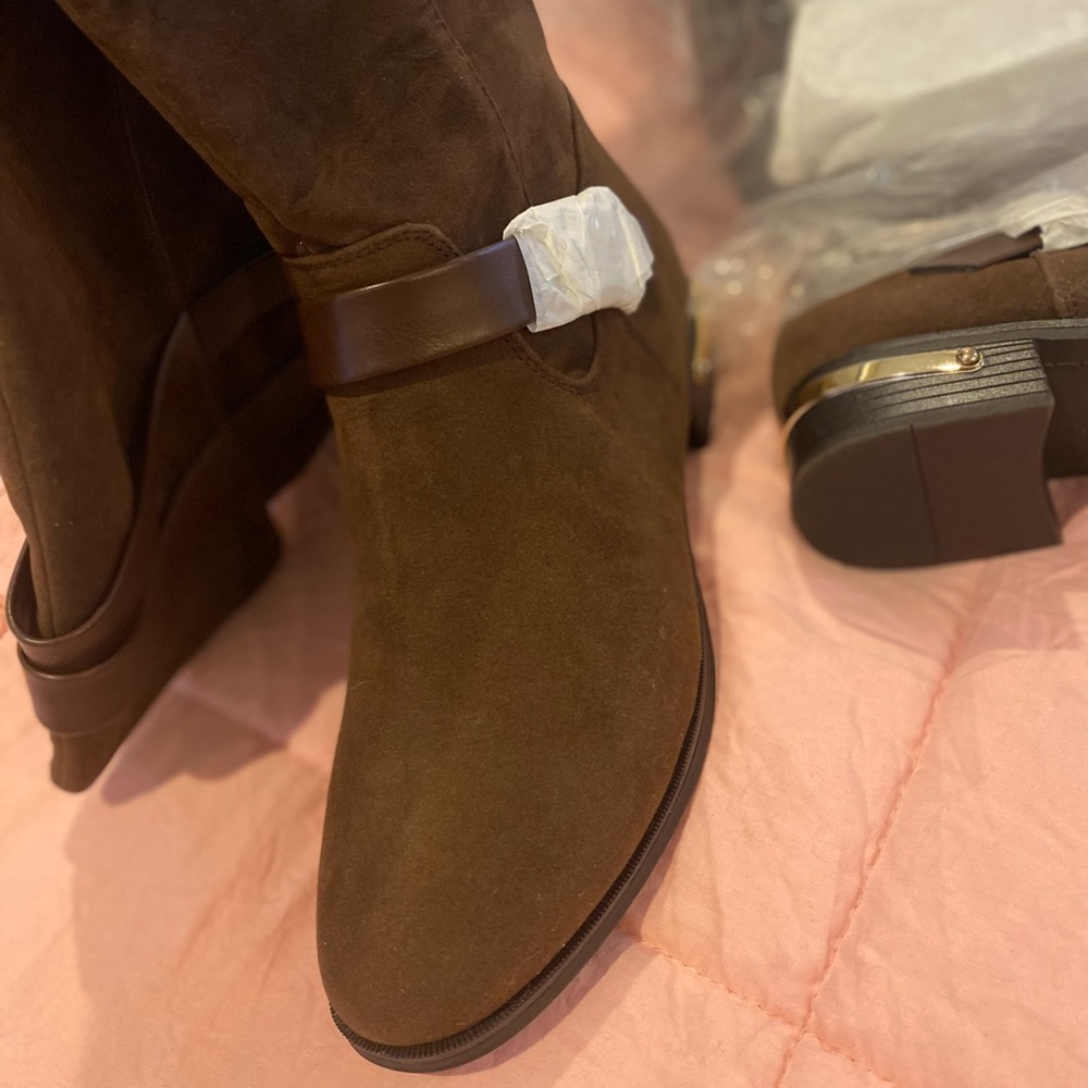 Boots - Picture 4 of 4